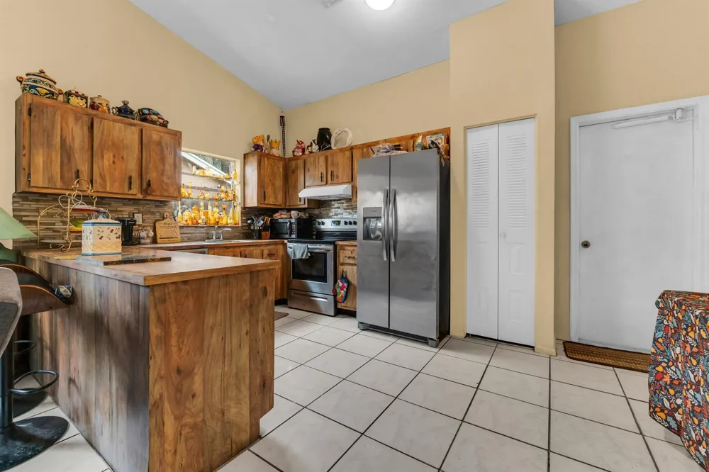 4941 NW 83rd Avenue Lauderhill, FL 33351