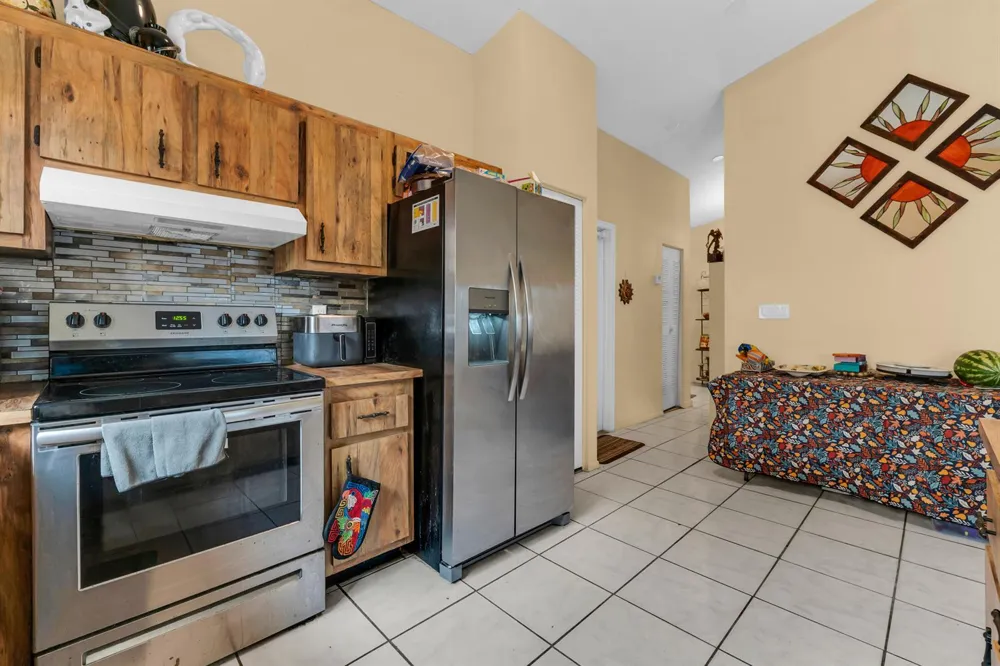 4941 NW 83rd Avenue Lauderhill, FL 33351