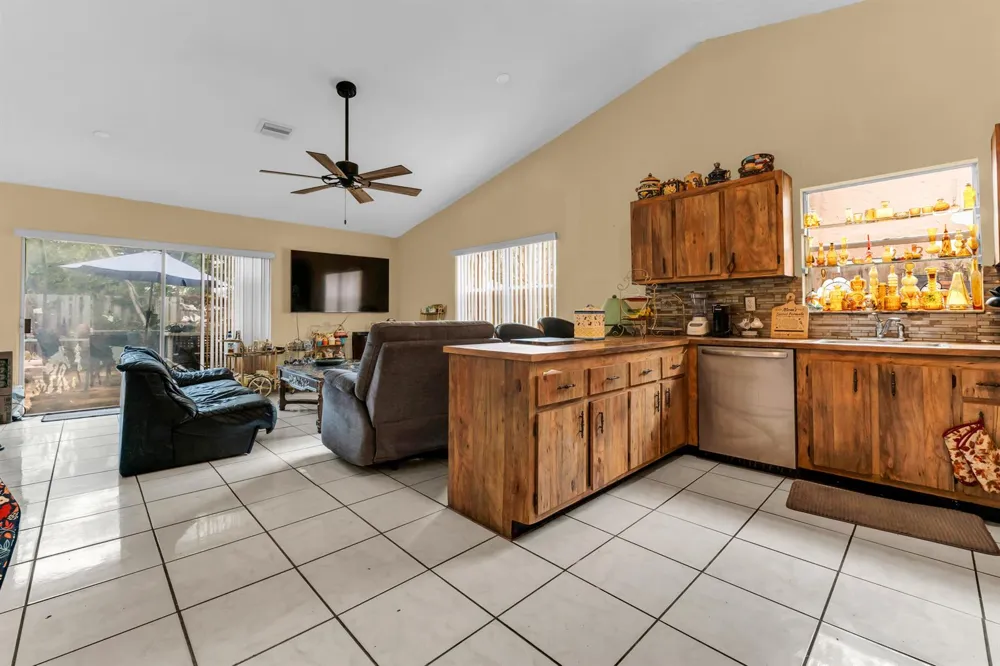 4941 NW 83rd Avenue Lauderhill, FL 33351