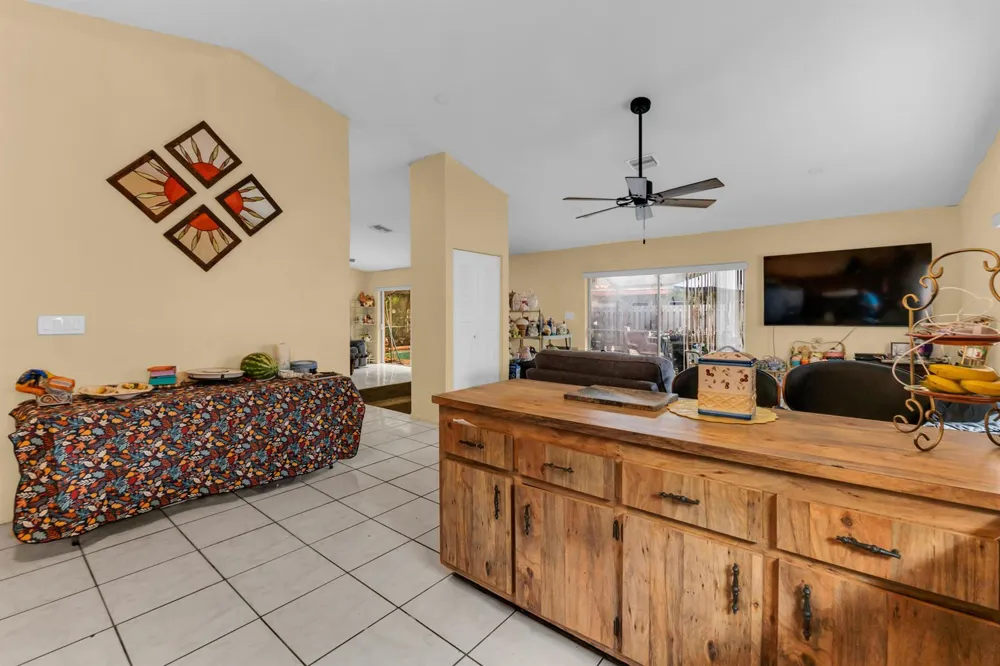 4941 NW 83rd Avenue Lauderhill, FL 33351