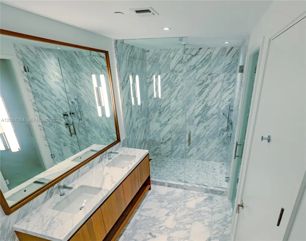 175 SE 25th Rd #1002 Miami, FL 33129