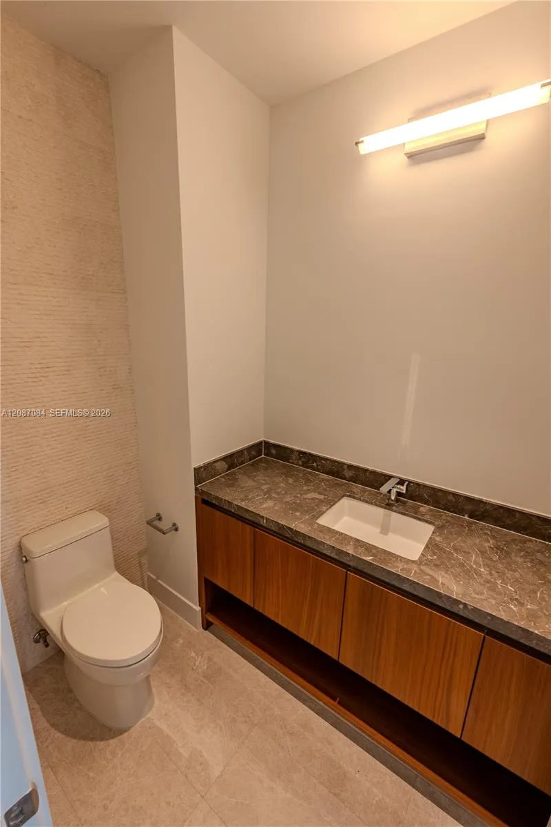 175 SE 25th Rd #1002 Miami, FL 33129
