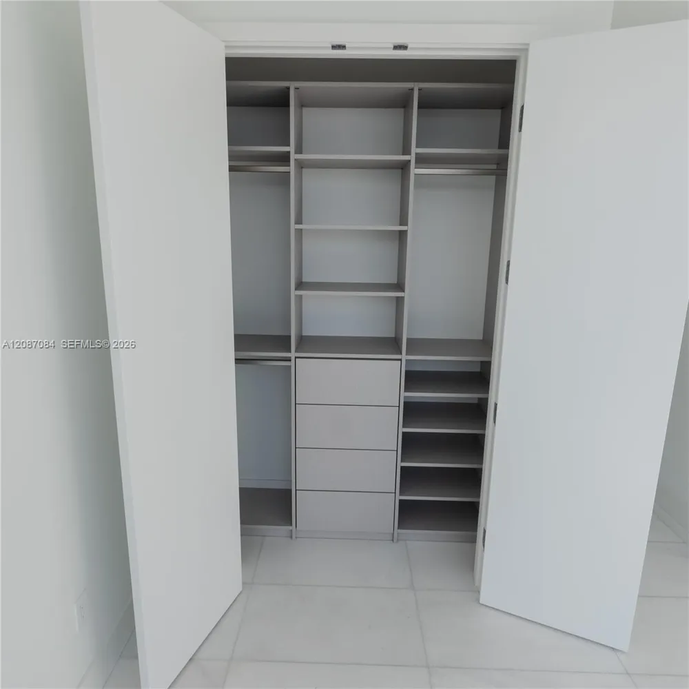 175 SE 25th Rd #1002 Miami, FL 33129
