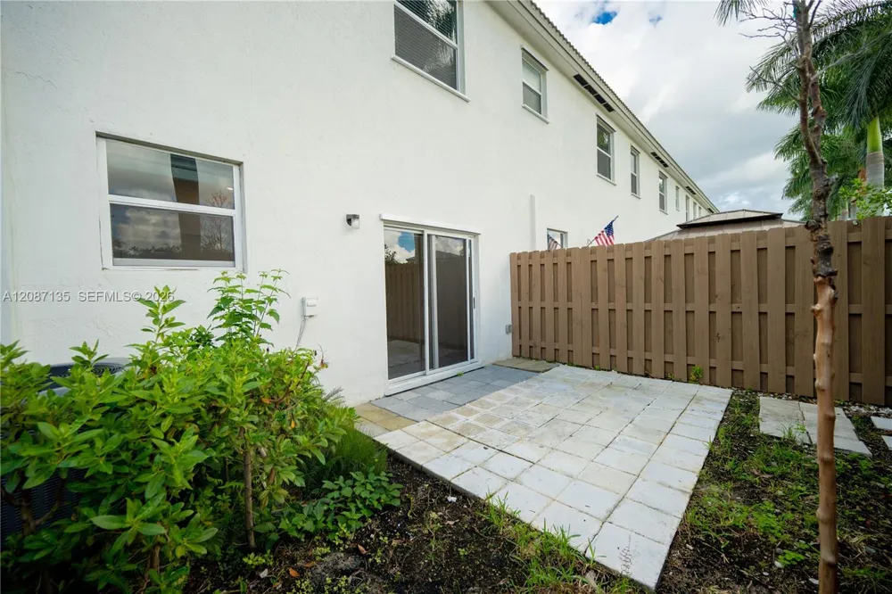 2667 SE 10th St #0 Homestead, FL 33035