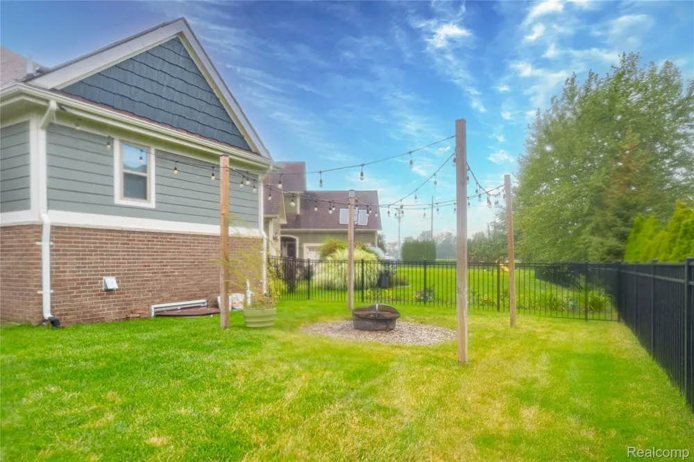 18755 Newton Street Macomb Township, MI 48042