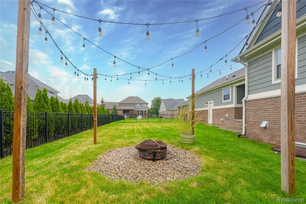 18755 Newton Street Macomb Township, MI 48042