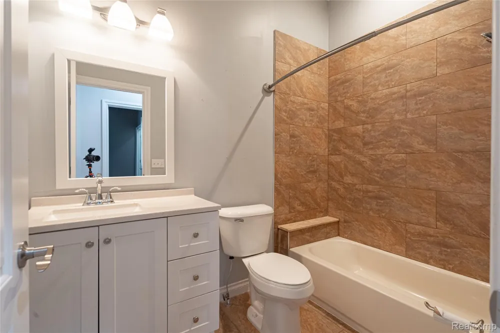 18755 Newton Street Macomb Township, MI 48042