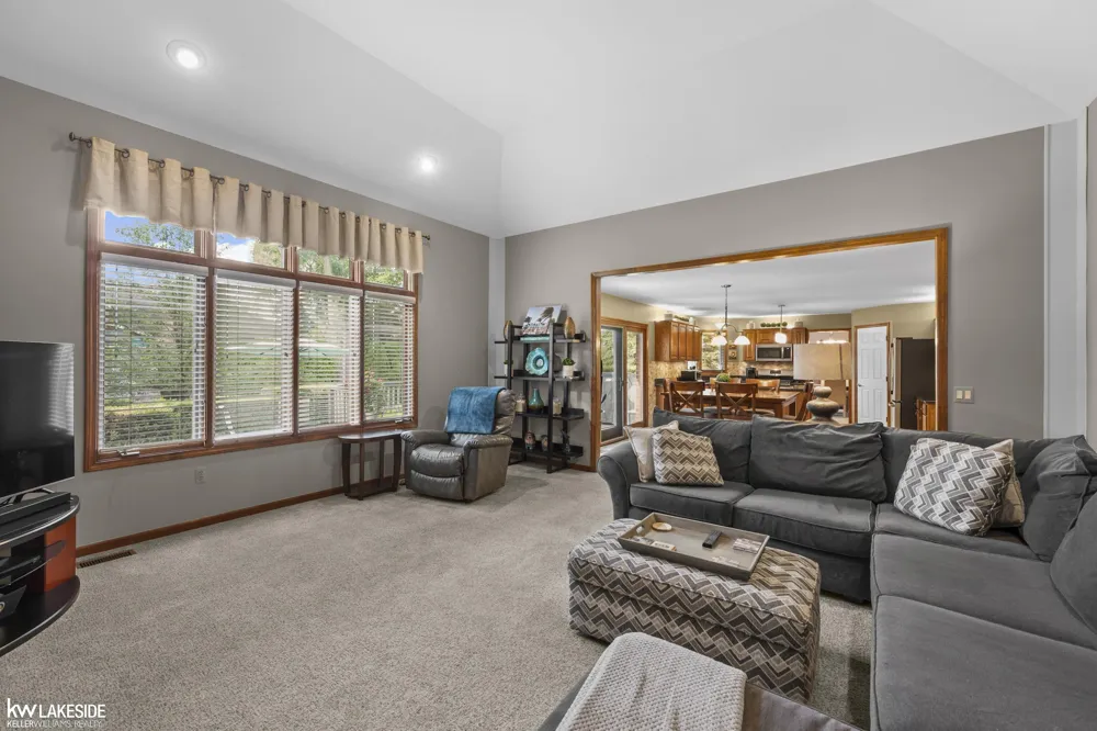 43748 Fallen Tree Drive Sterling Heights City, MI 48314