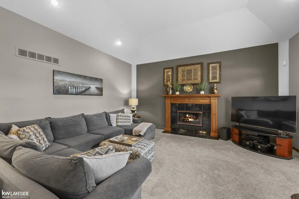43748 Fallen Tree Drive Sterling Heights City, MI 48314