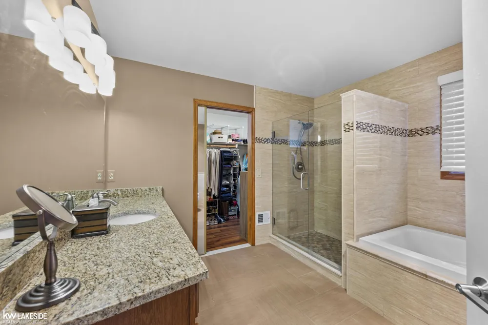 43748 Fallen Tree Drive Sterling Heights City, MI 48314