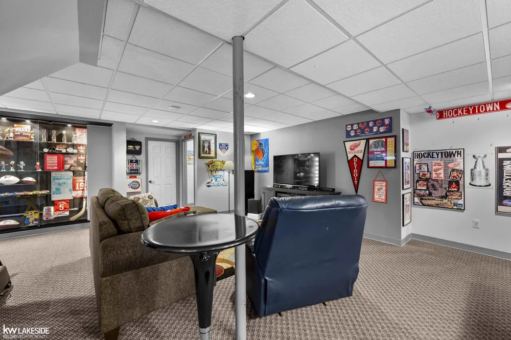 43748 Fallen Tree Drive Sterling Heights City, MI 48314