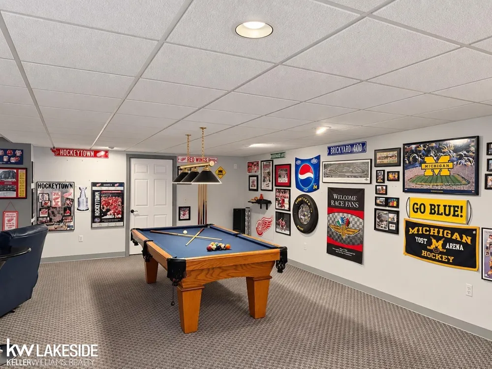 43748 Fallen Tree Drive Sterling Heights City, MI 48314