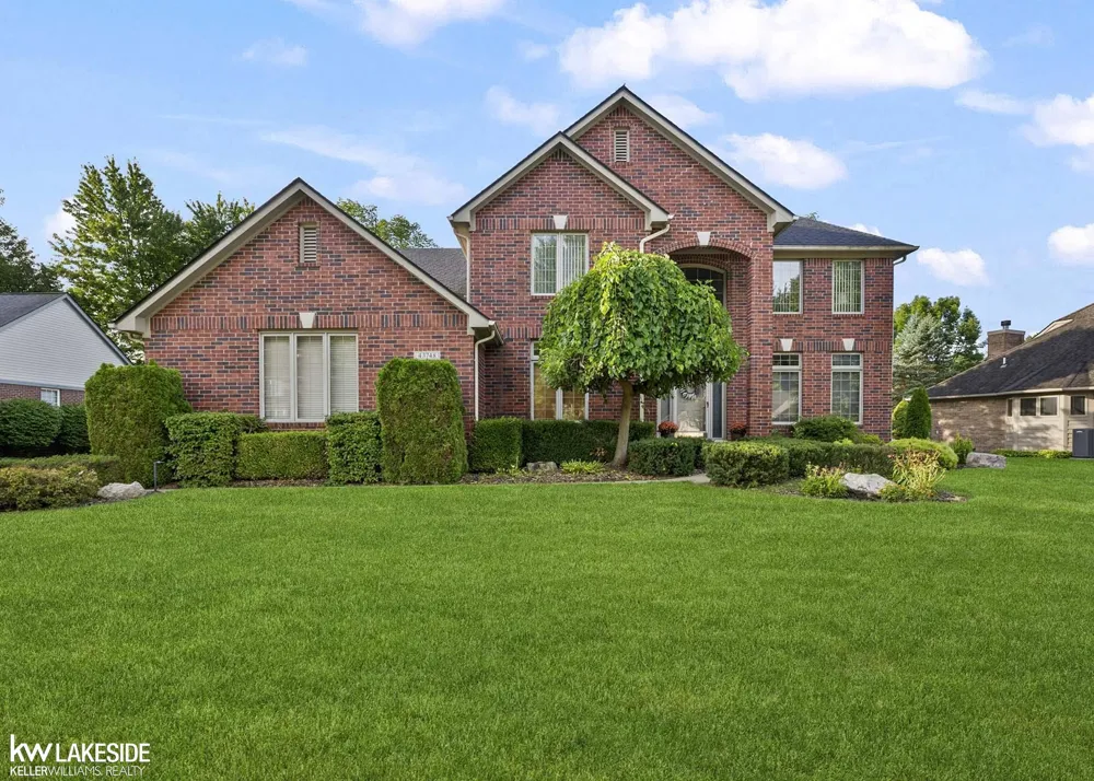 43748 Fallen Tree Drive Sterling Heights City, MI 48314
