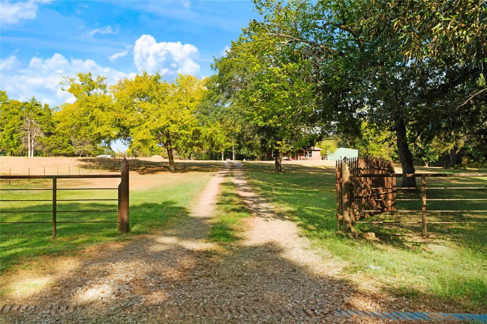 1965 County Road 44250 Powderly, TX 75473