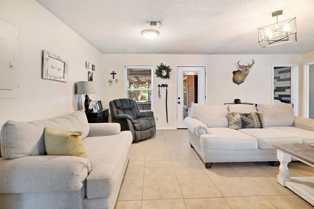 1965 County Road 44250 Powderly, TX 75473