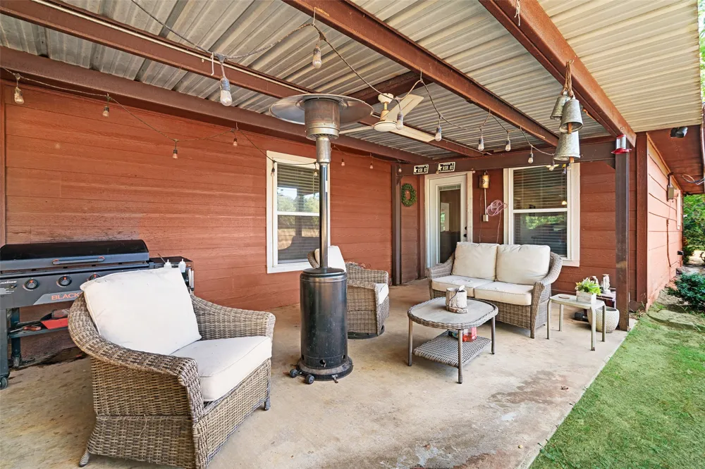 1965 County Road 44250 Powderly, TX 75473
