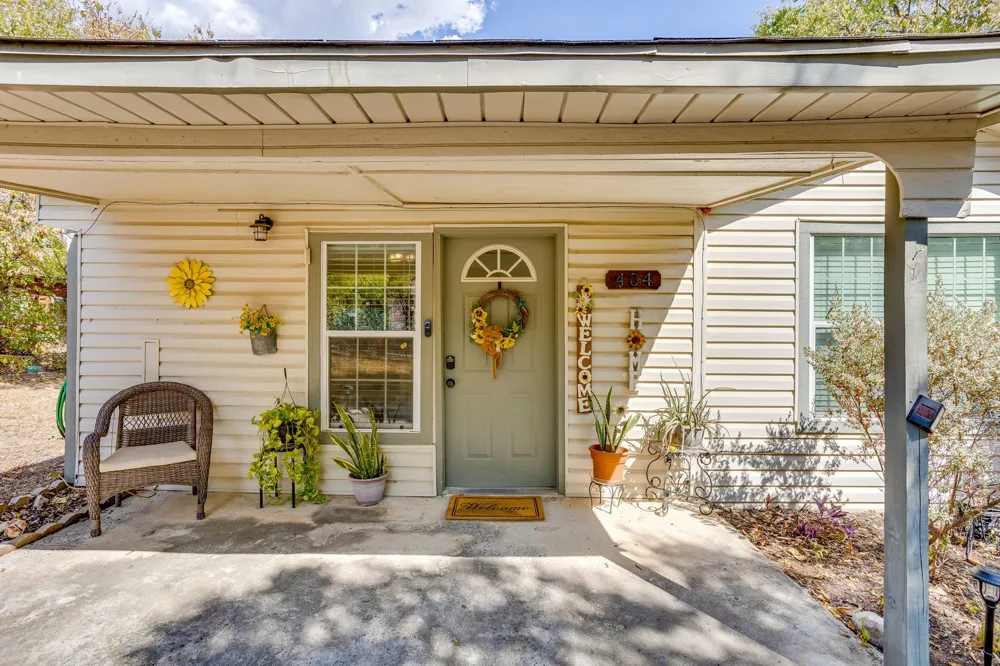 404 Calgary Road Azle, TX 76020