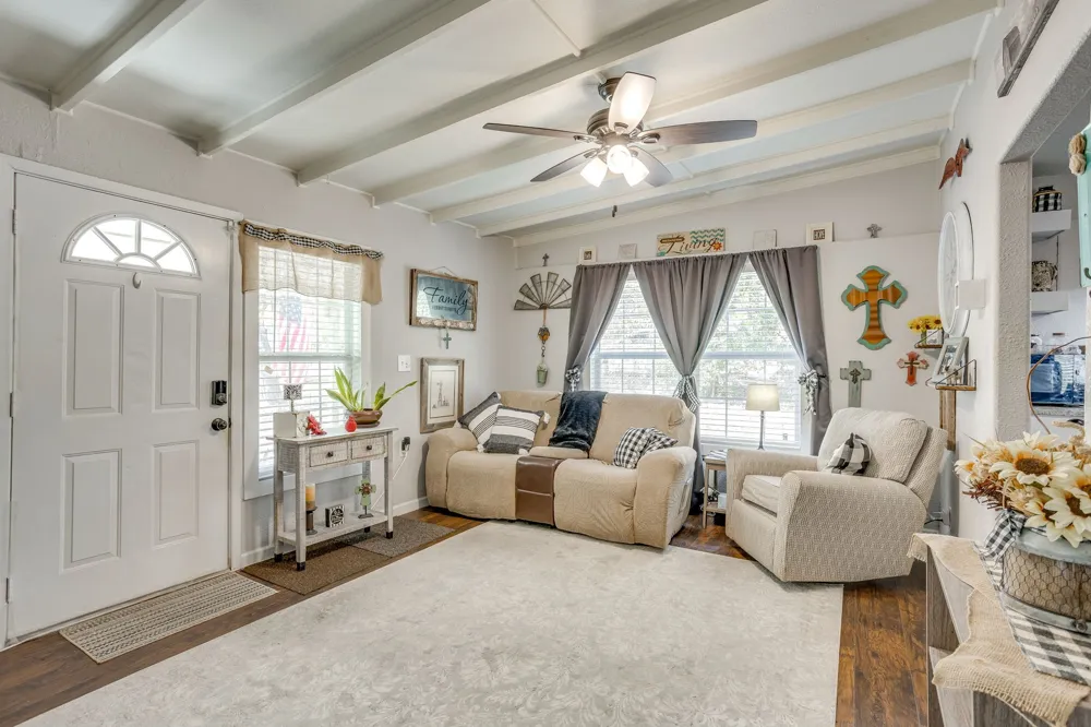404 Calgary Road Azle, TX 76020