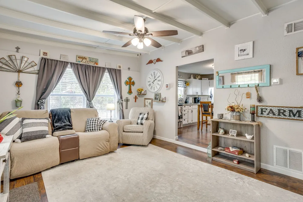 404 Calgary Road Azle, TX 76020