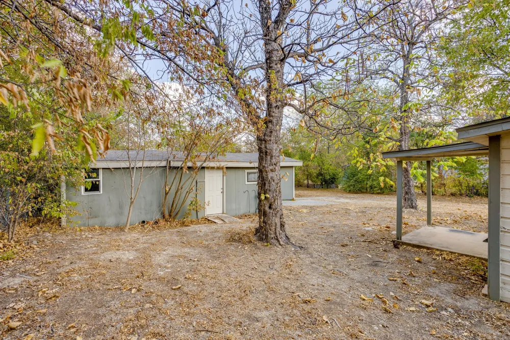404 Calgary Road Azle, TX 76020
