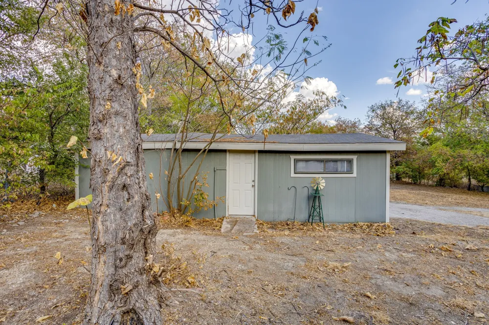404 Calgary Road Azle, TX 76020