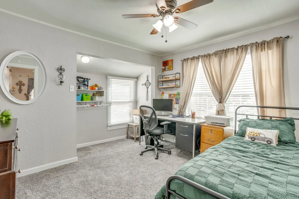 404 Calgary Road Azle, TX 76020