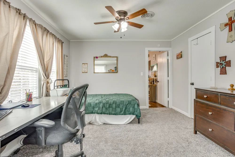 404 Calgary Road Azle, TX 76020