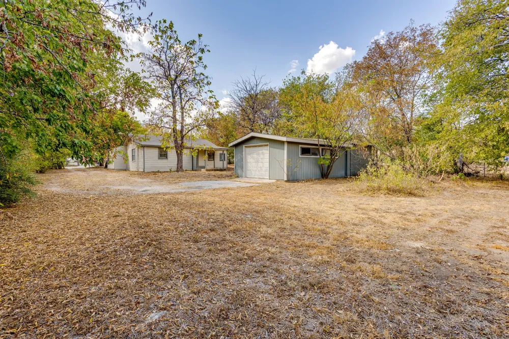 404 Calgary Road Azle, TX 76020