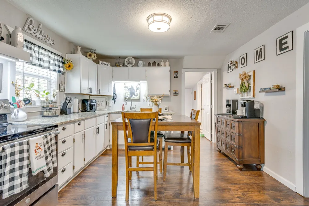 404 Calgary Road Azle, TX 76020