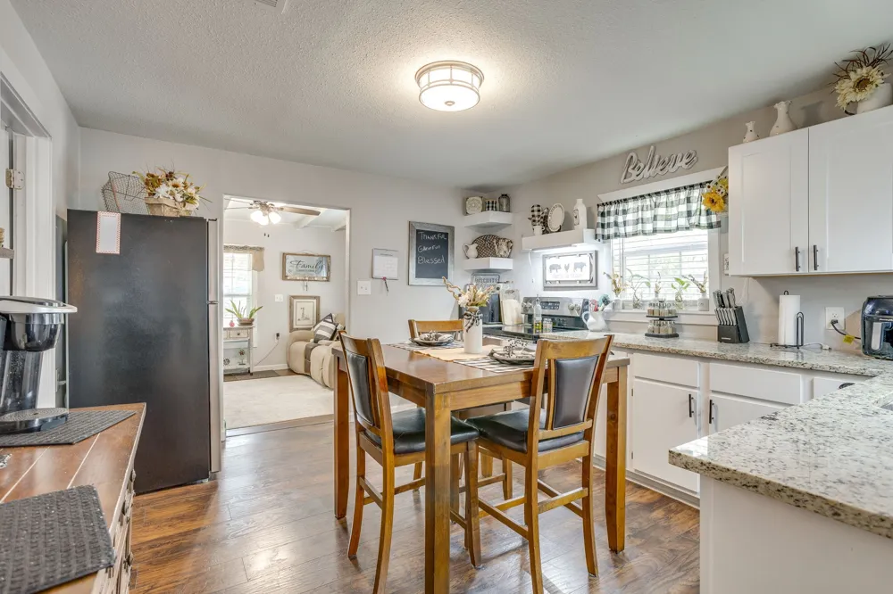 404 Calgary Road Azle, TX 76020