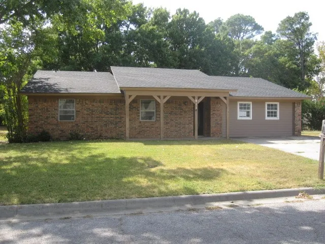 411 Ashland Drive Gainesville, TX 76240