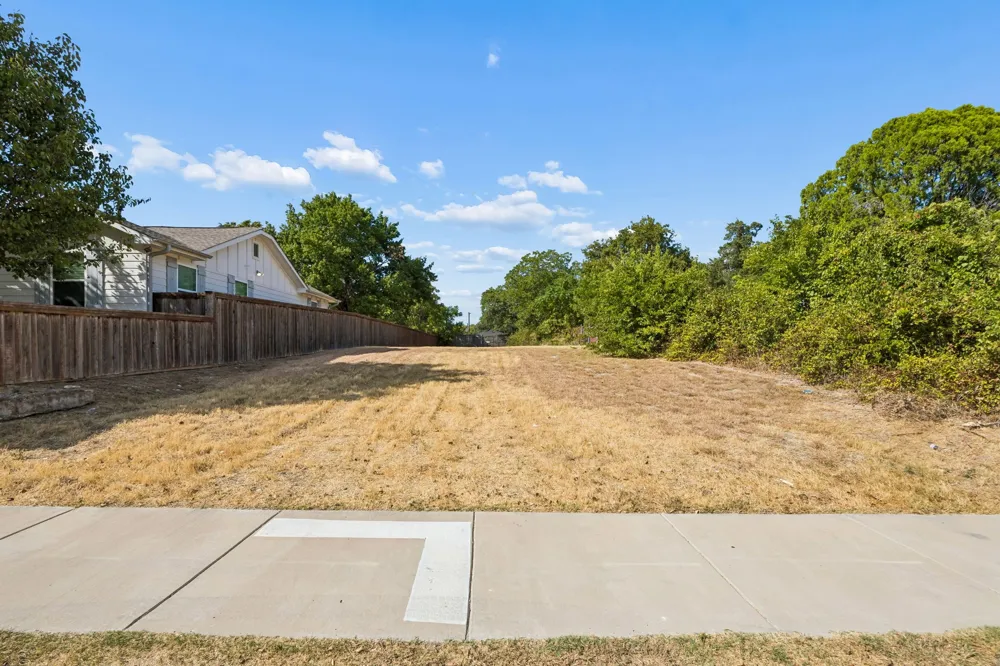 1221 Lebanon Avenue Dallas, TX 75208