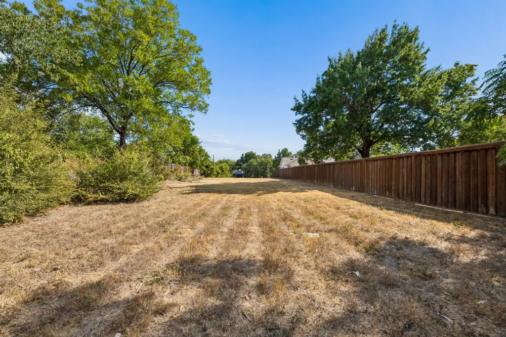 1221 Lebanon Avenue Dallas, TX 75208