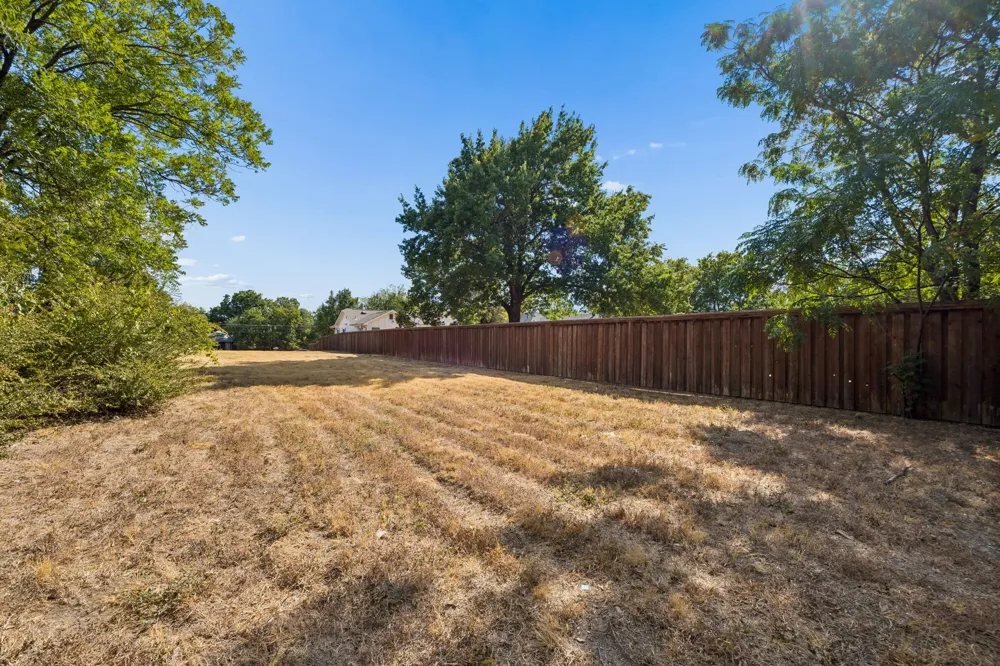 1221 Lebanon Avenue Dallas, TX 75208