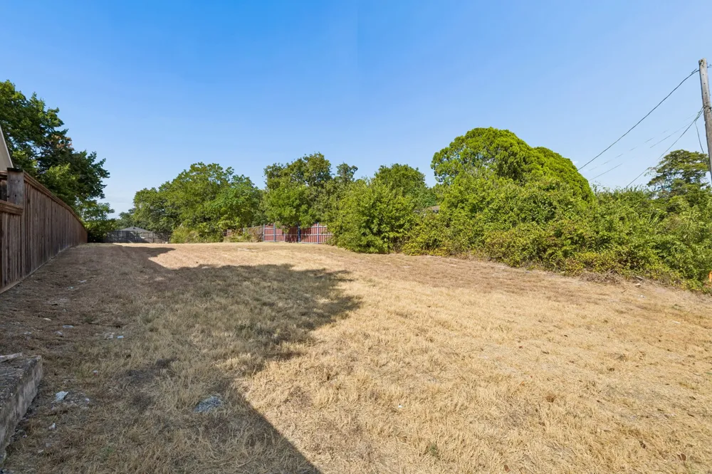 1221 Lebanon Avenue Dallas, TX 75208