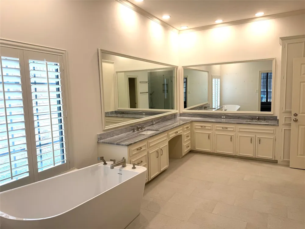 2 Grovenor Court Dallas, TX 75225