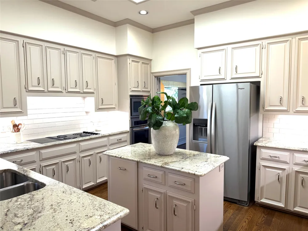 2 Grovenor Court Dallas, TX 75225