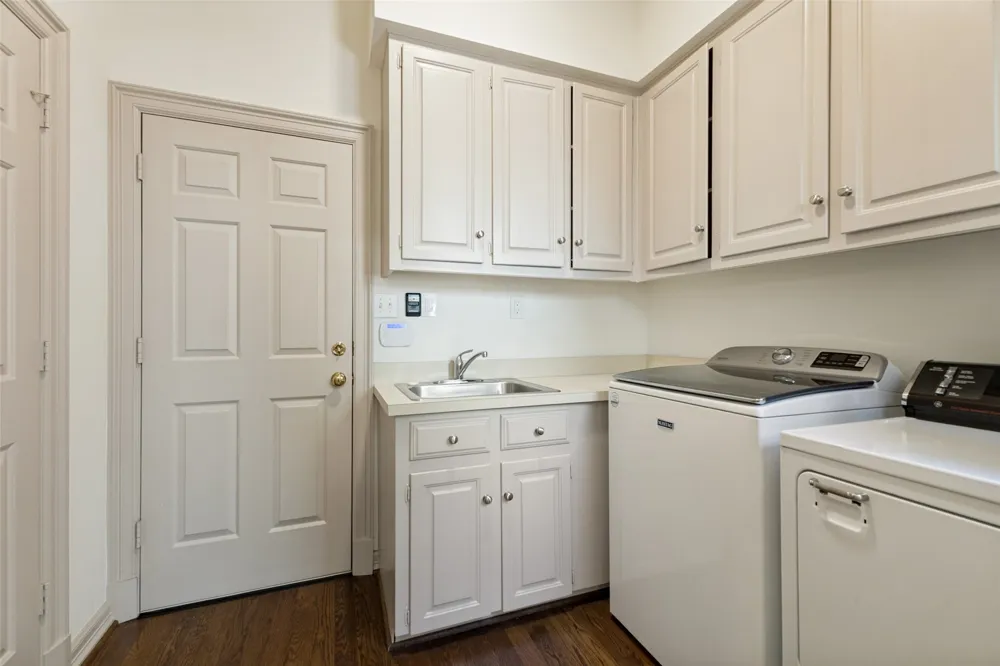 2 Grovenor Court Dallas, TX 75225
