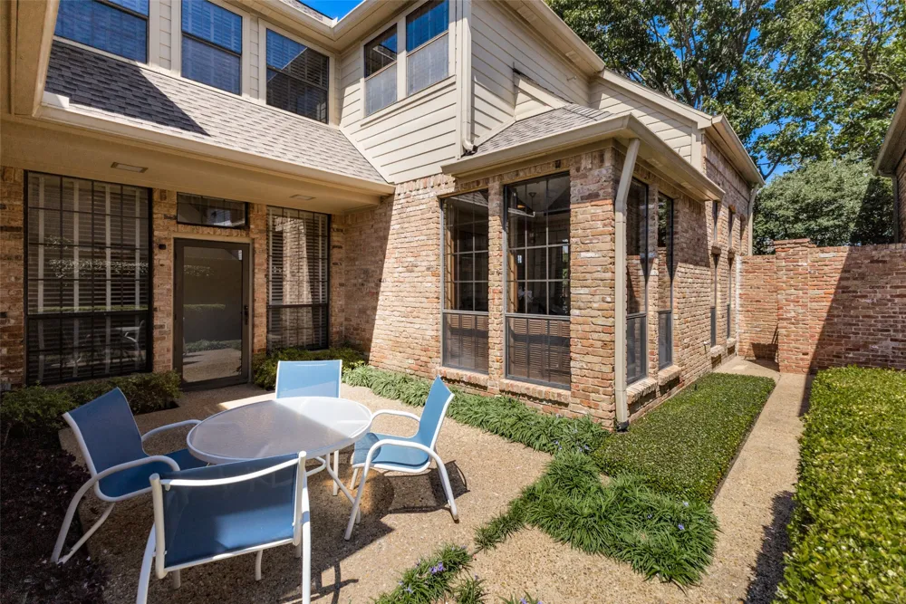 2 Grovenor Court Dallas, TX 75225