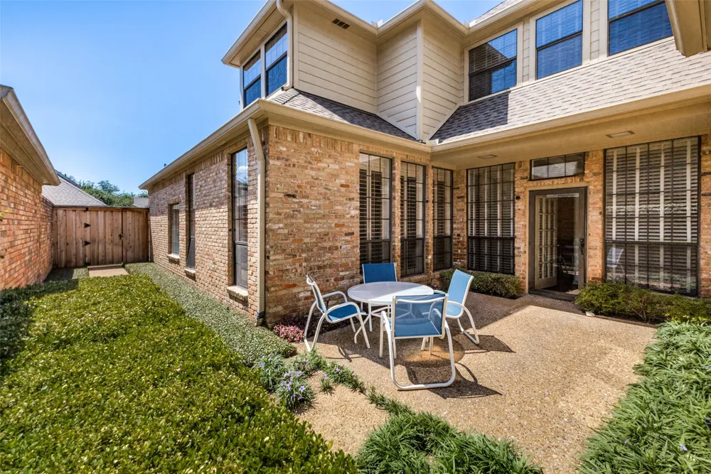 2 Grovenor Court Dallas, TX 75225