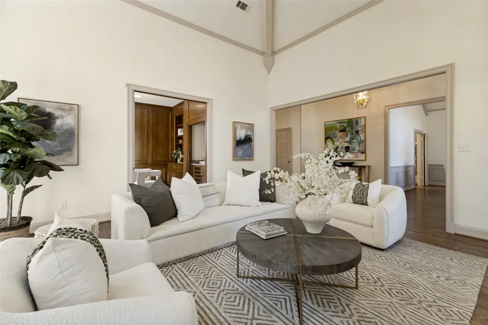 2 Grovenor Court Dallas, TX 75225