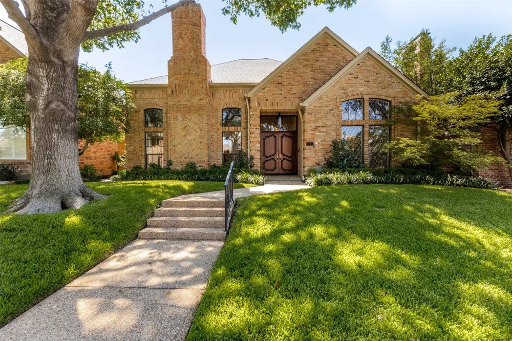 2 Grovenor Court Dallas, TX 75225