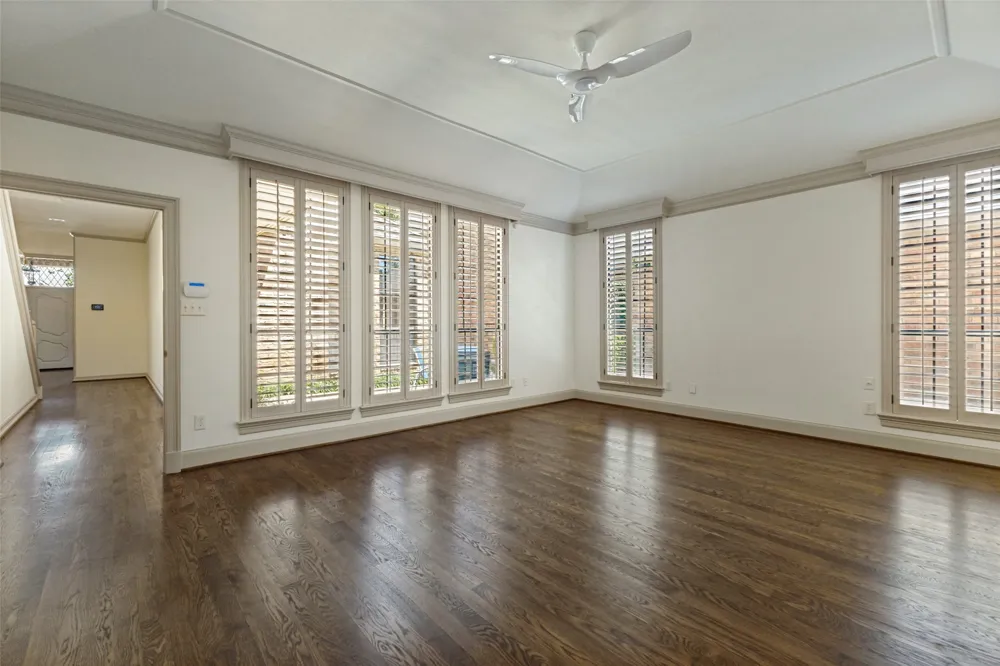 2 Grovenor Court Dallas, TX 75225