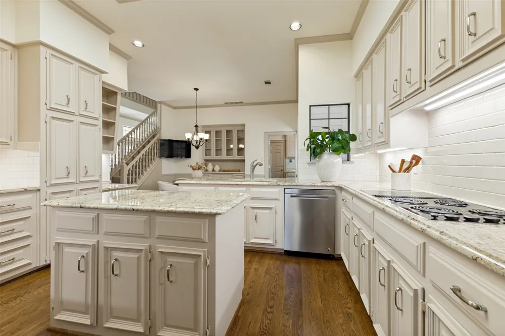 2 Grovenor Court Dallas, TX 75225