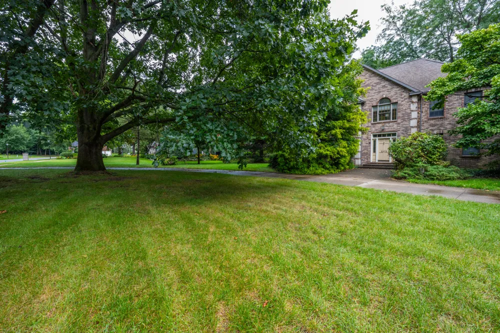 5375 Alpine Ridge Stevensville, MI 49127