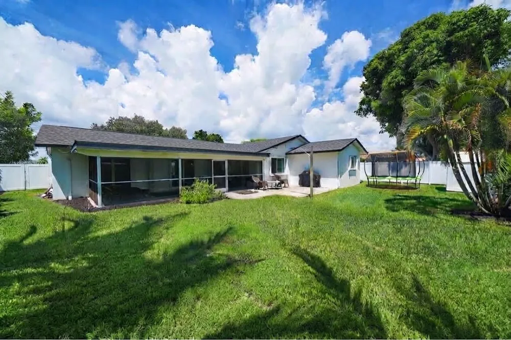 528 NW 15TH AVENUE Boca Raton, FL 33486