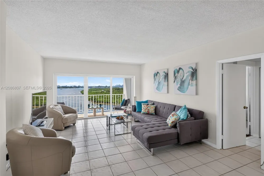500 Bayview Dr #1420 Sunny Isles Beach, FL 33160