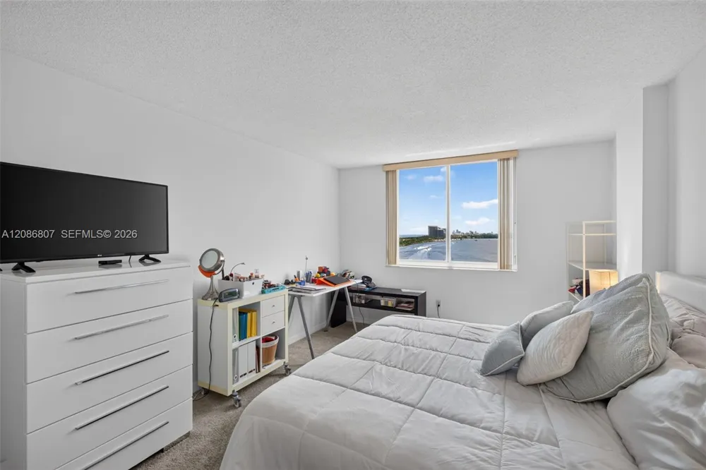 500 Bayview Dr #1420 Sunny Isles Beach, FL 33160