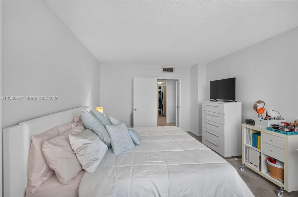 500 Bayview Dr #1420 Sunny Isles Beach, FL 33160