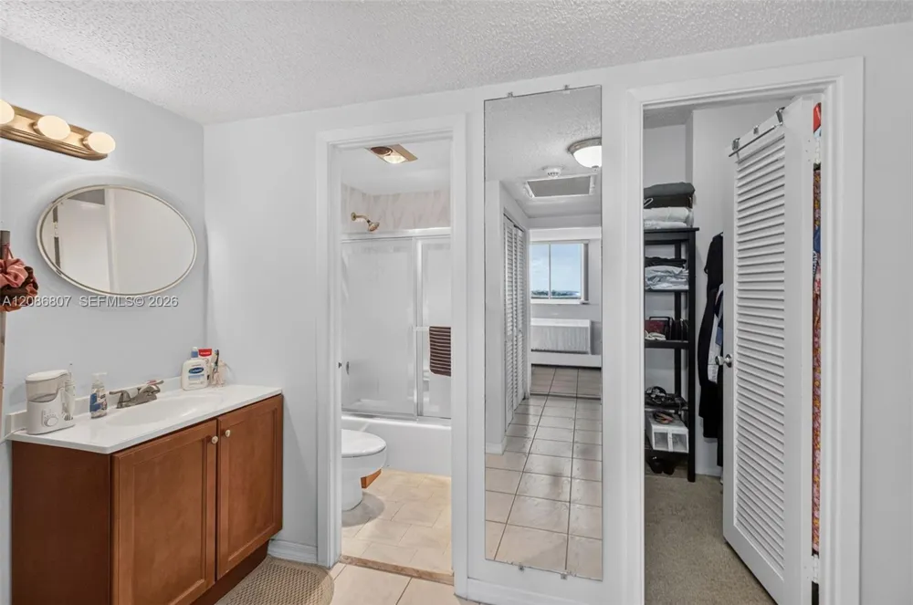500 Bayview Dr #1420 Sunny Isles Beach, FL 33160